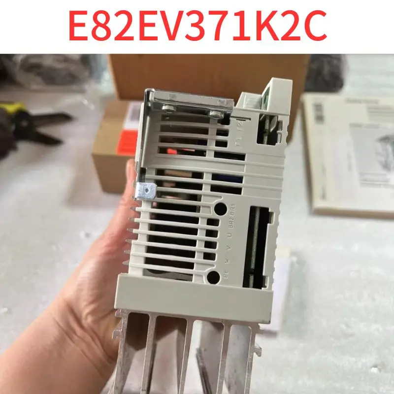 Second-hand Frequency converter 8200 E82EV371K2C 0.37kw