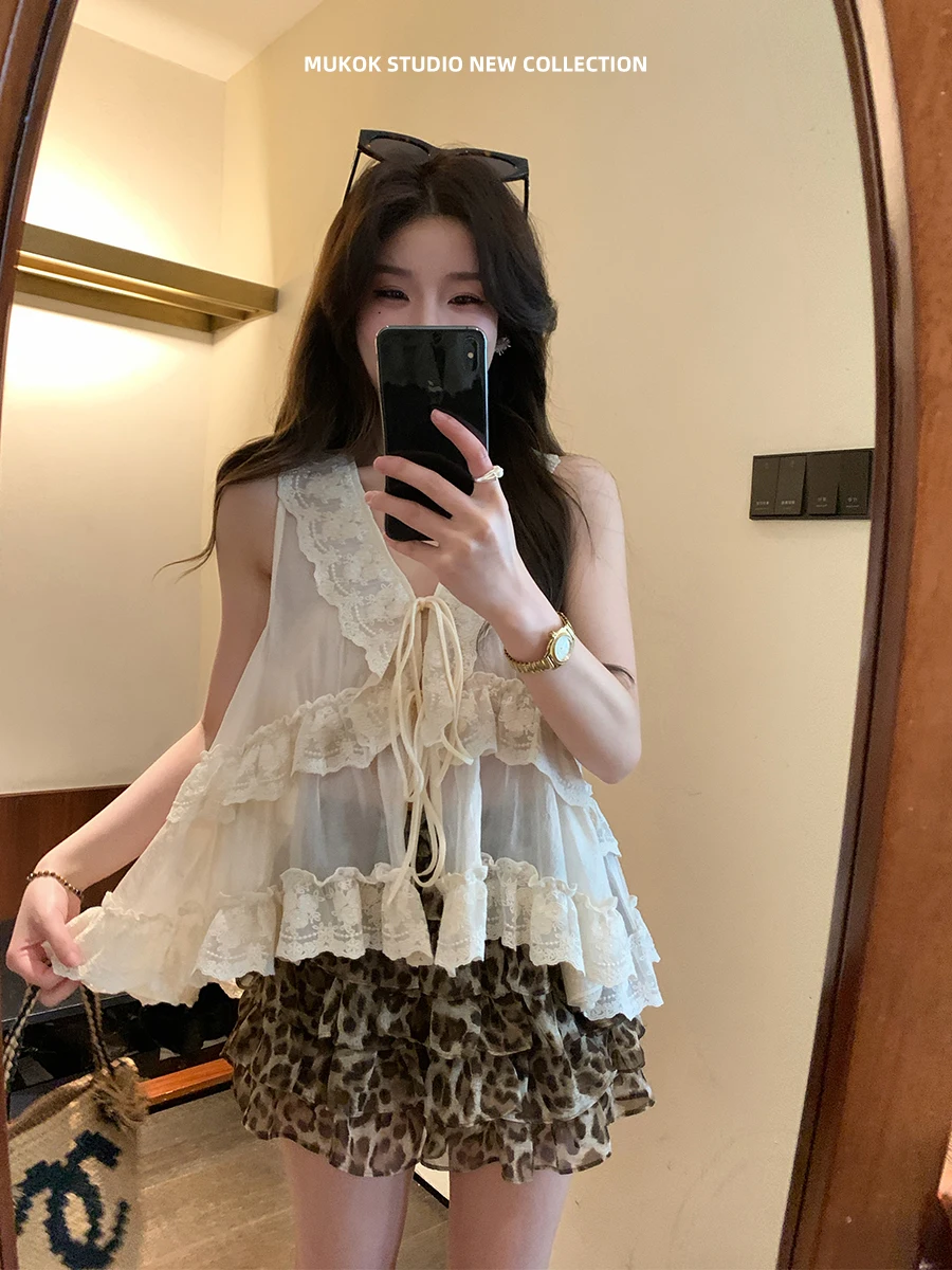 

MUKOK Romantic Lace Trim Sleeveless V-Neck Summer Vacation Shirt Beautiful Outerwear for Women Casual Loose Fit