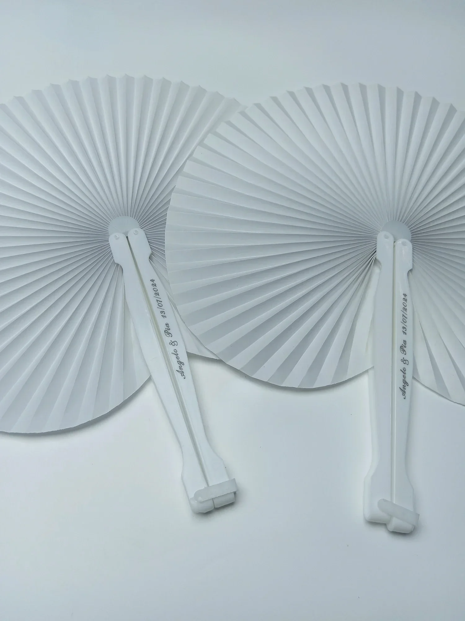 White Plastic and Paper Circular Fan, Customized, Wedding Party, Baptism Gift,12 PCs/30 PCs/120pcs