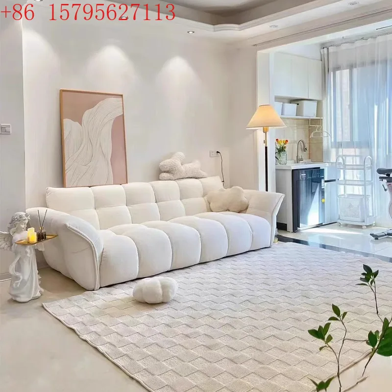 

Простая современная маленькая квартира, гостиная, дизайнерский легкий роскошный тканевый диван с лепестками