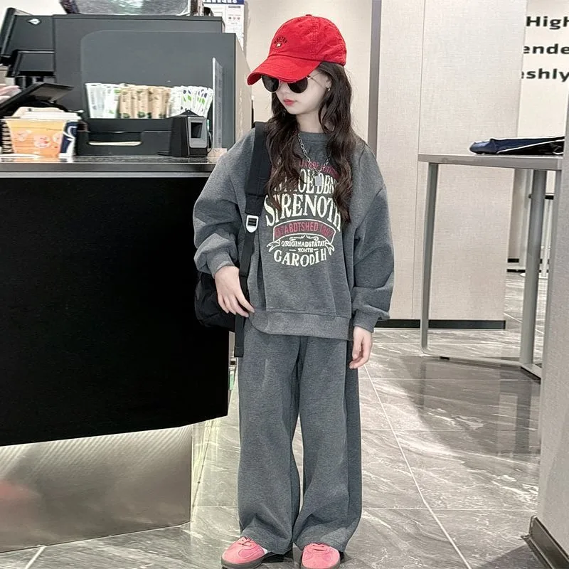 UNITIM Herbst Kinder Mädchen 2-teiliges Kleidungsset mit Buchstabendruck, Sweatshirt + Hose, Trainingsanzüge, lockere Sport-Hose für junge Mädchen. – Detail 1