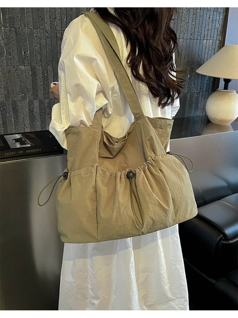 CEEKAY Solid Wrinkle Tragetasche mit Kordelzug, seitlicher elastischer Verschluss, breiter Stoffriemen, für Damen, Alltag, Schule, große lässige Schultertasche – Detail 11