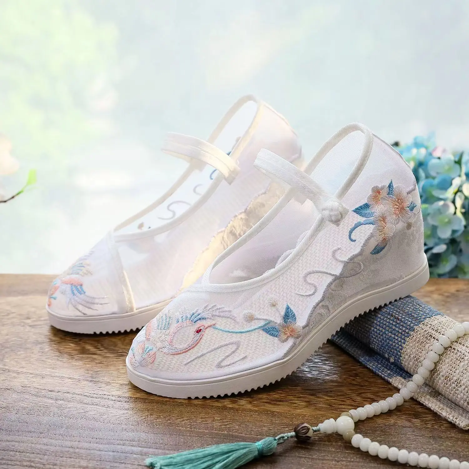 New Woman\'s Thick Sole Shallow Cloth Shoes Breathable Mesh Hollowed Retro Sloping Heel With Raised Embroidered Shoe Nude Shoes