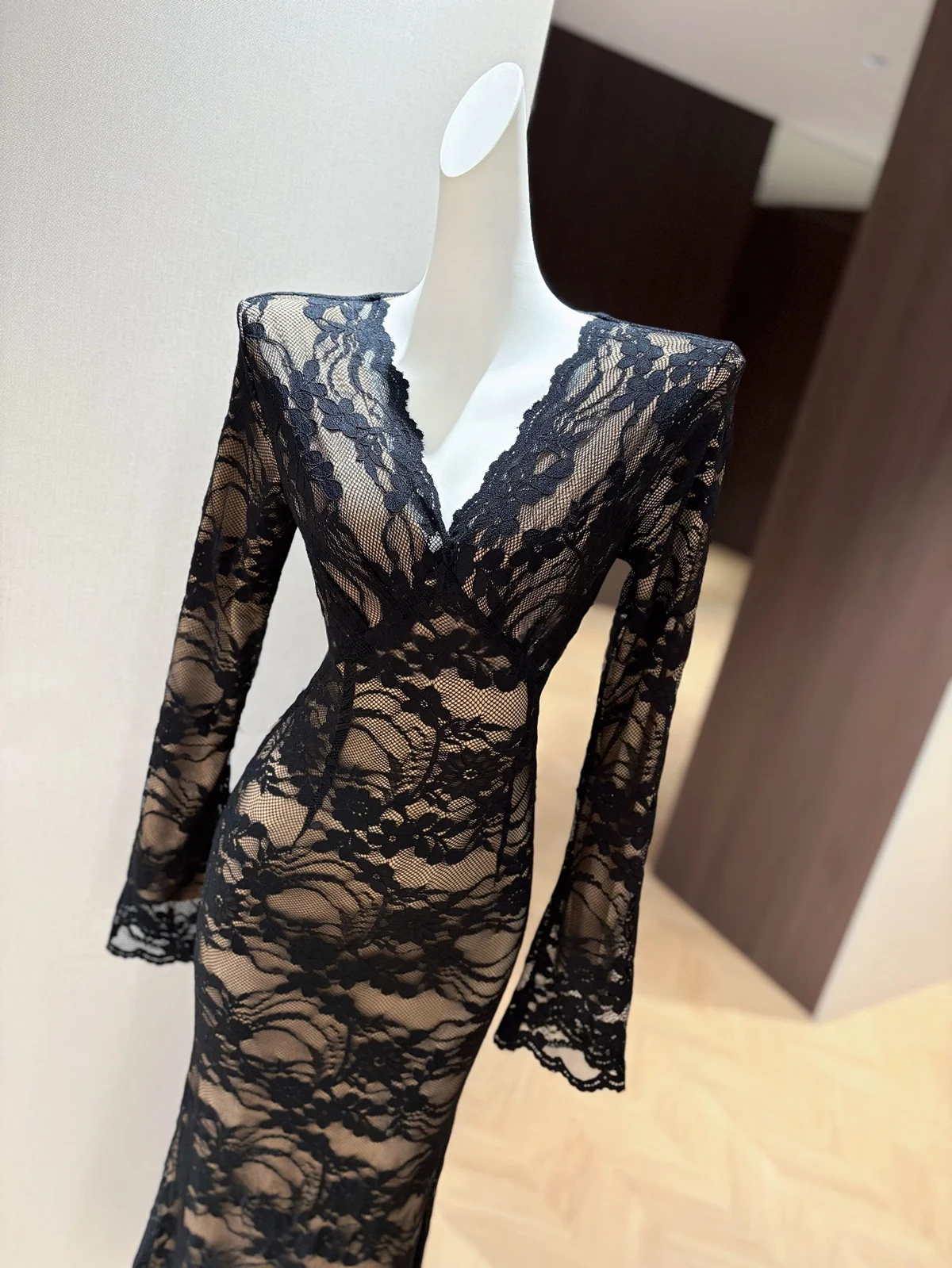 섹시한 블랙 레이스 긴 소매 브이넥 롱 드레스 여성용 우아한 이브닝 파티 기념 바디콘 칵테일 드레스 디자인 의류