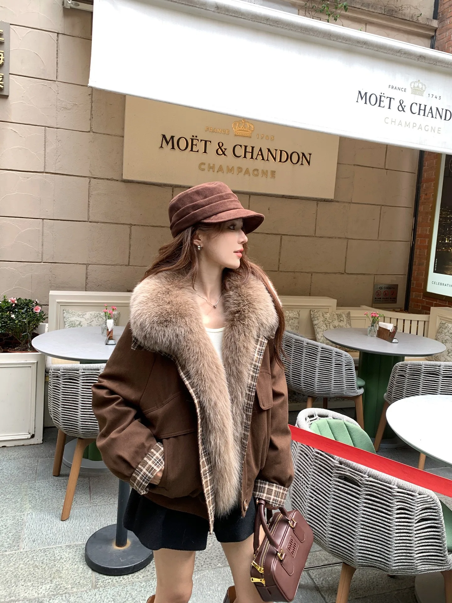 

Женская короткая парка YaoFur с меховым воротником, белая, на пуху, повседневная, теплая, универсальный крой, молодежная, со съемными элементами