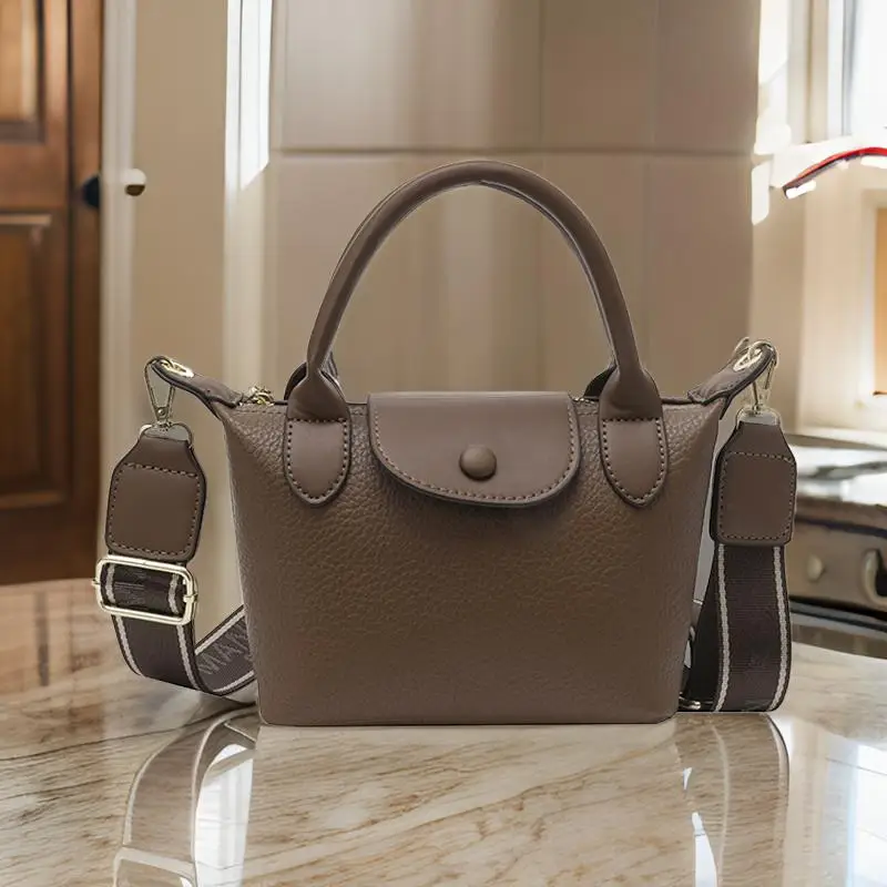 

Parisian Chic Leather Tote Bag For Women Minimalist Crossbody Purse Vintage-Inspired Messenger With Solid Color Design