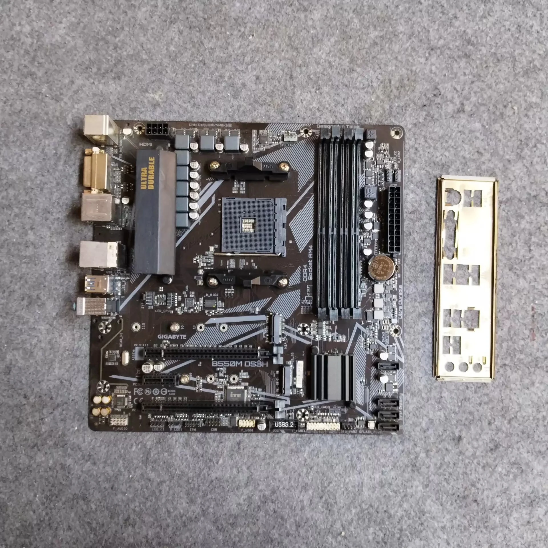 Used for Gigabyte B550M DS3H main board AM4 function in good condition, as shown in the figure