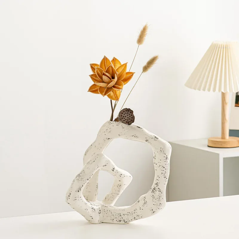Creative Irregular Shaped Hollow Ceramic Vase Living Room Countertop Decoration Twisted Ceramic Flower Vase Interior Decoration