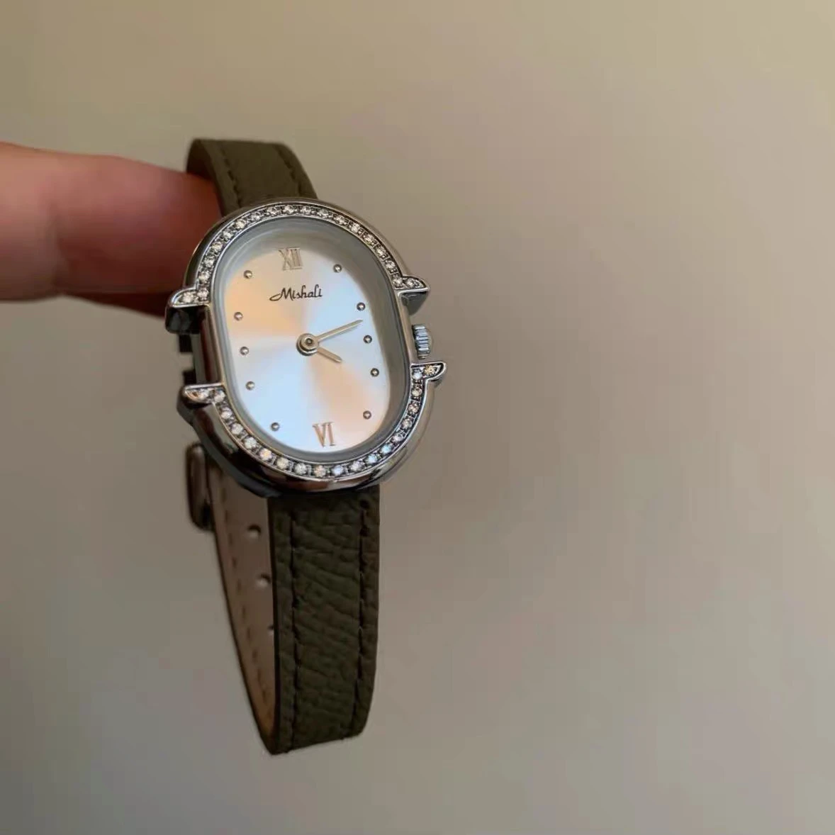 New Oval Leather Strap Women'S Watch, Retro And Stylish Small Dial Quartz Watch, Student Watch, Exquisite Ladies' Wristwatch.