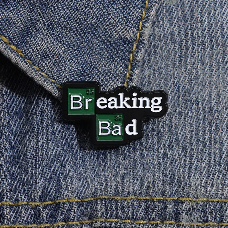 Klasyczne przypinki do ubrań z motywami filmowymi, postać z kreskówki Walter White Breaking Bad, emaliowana broszka z literami, ozdoba na ubranie, biżuteria na prezent.