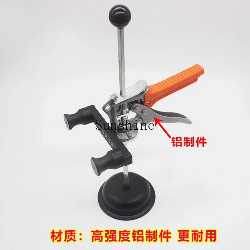 Car four-wheel aligner steering wheel lock matching locking tool