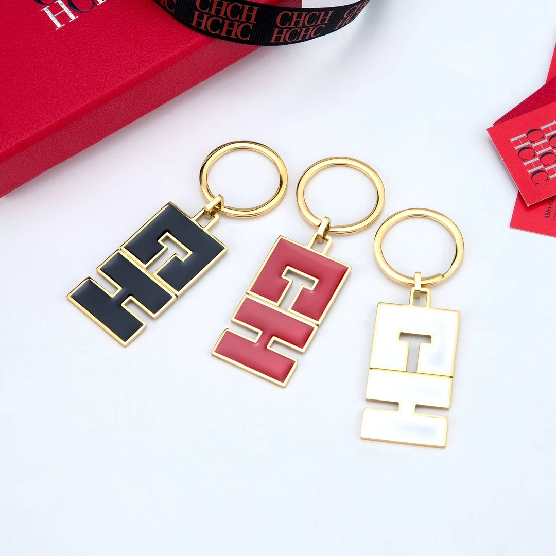 A fashionable stainless steel metal gift box packaging accessory keychain decoration for women and men multifunctional