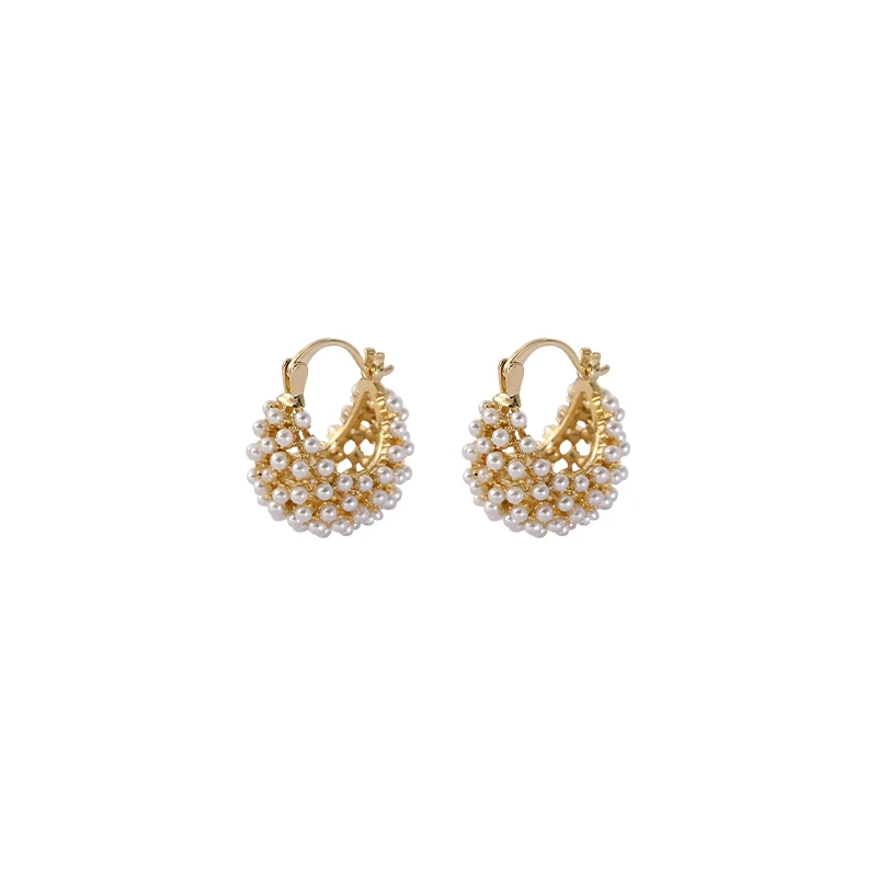 

Temperament circle pearl earrings, hollow high-end unique earrings