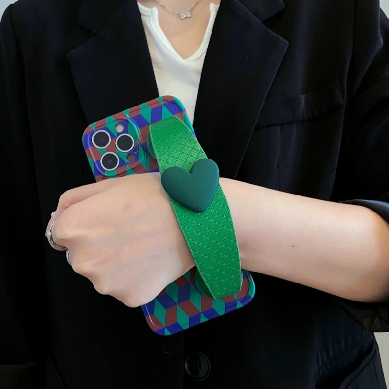 

Luxury Retro Love Heart Wrist strap Crossbody Long Lanyard PU Leather Phone Case for iPhone 16 15 14 13 12 11 Pro Max