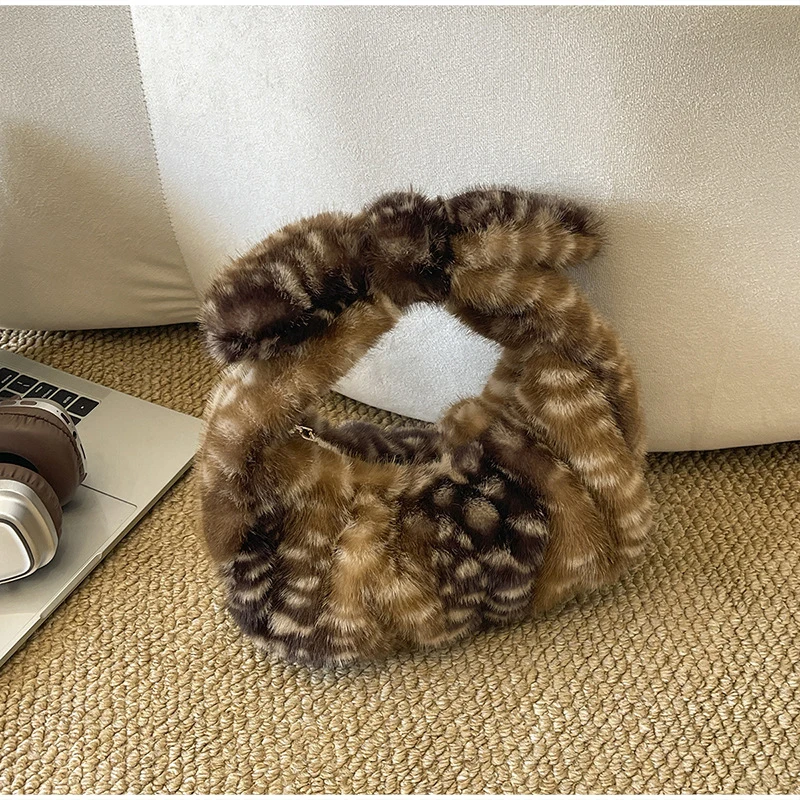 Handtasche mit Reh-Spot-Textur und Kunstfell-Griff, flauschige Plüsch-Tragetasche mit Taschenanhänger, weiche, flauschige Winterhandtasche für Damen – Detail 13