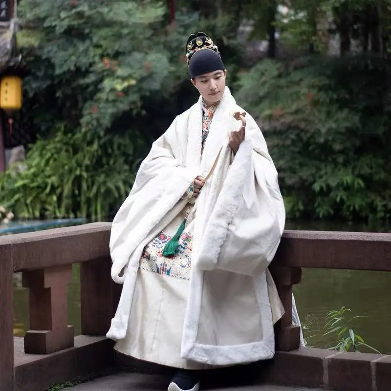 Mantello Hanfu invernale addensato da uomo tradizionale cinese della dinastia Ming a maniche lunghe abito lungo mantello per spettacoli teatrali di carnevale vintage