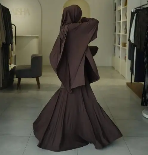 Ensemble deux pièces pour femmes, couleur unie, col haut, manches longues, haut ample et jupe longue pliée décontractée, nouvelle collection printemps automne 2025