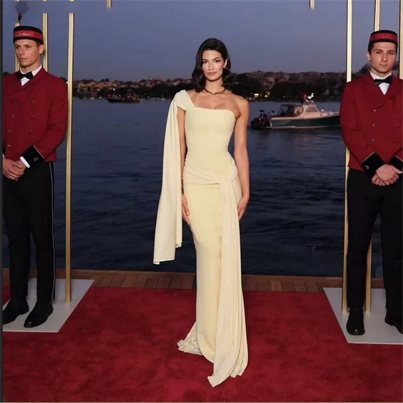 

Простые вечерние платья на одно плечо, индивидуальное плиссированное платье без рукавов со шлейфом, высокое качество, плиссированные платья для особых случаев