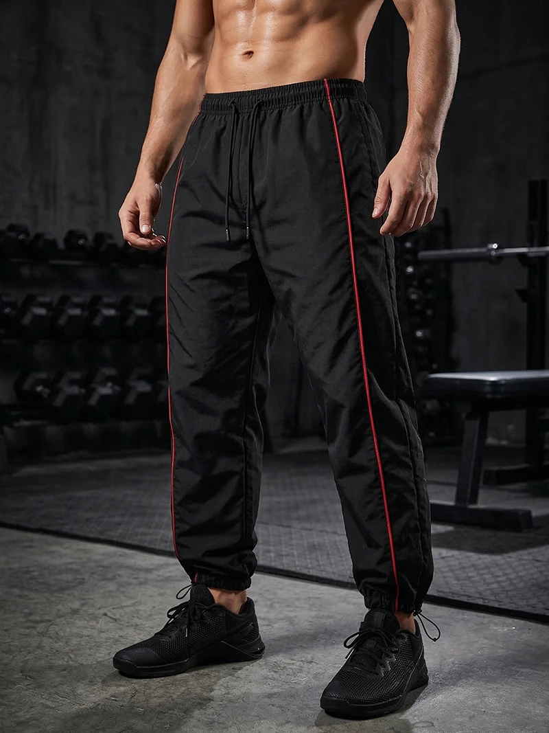Trendige, sportliche Herrenhose mit Linien, Fitnessstudio, Workout, Laufhose mit Seitentaschen, sportliche, schnell trocknende, atmungsaktive Jogginghose – Detail 17