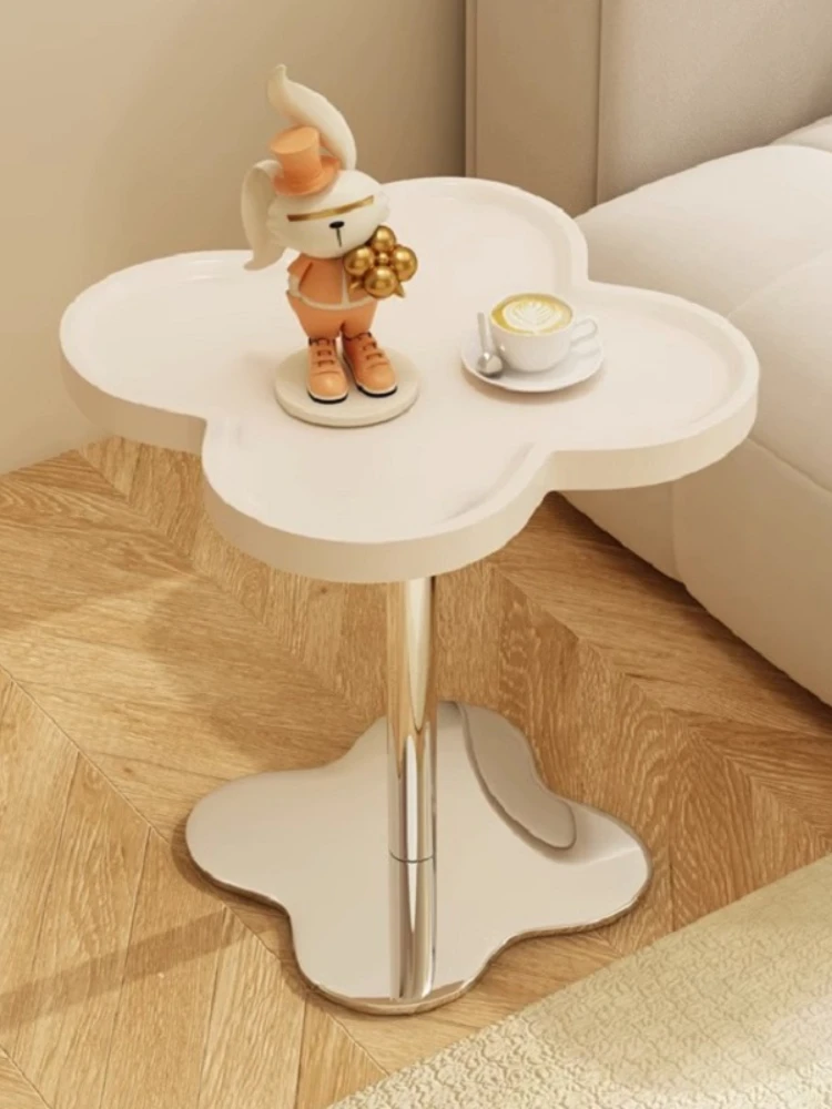 

Flower tea table floor decoration modern minimalist home living room sofa next to the small side of a few high-profile.