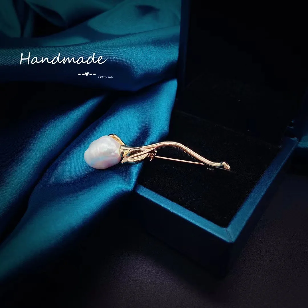 Natural freshwater baroque pearl women cold wind light luxury niche corsage design sense Internet celebrity explosion fashion pi