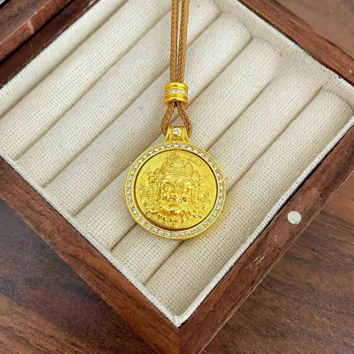 

18K Gold Diamond-Inlaid Rotating Huang Caishen Pendant, AU999 Pure Gold Wealth Amulet Necklace