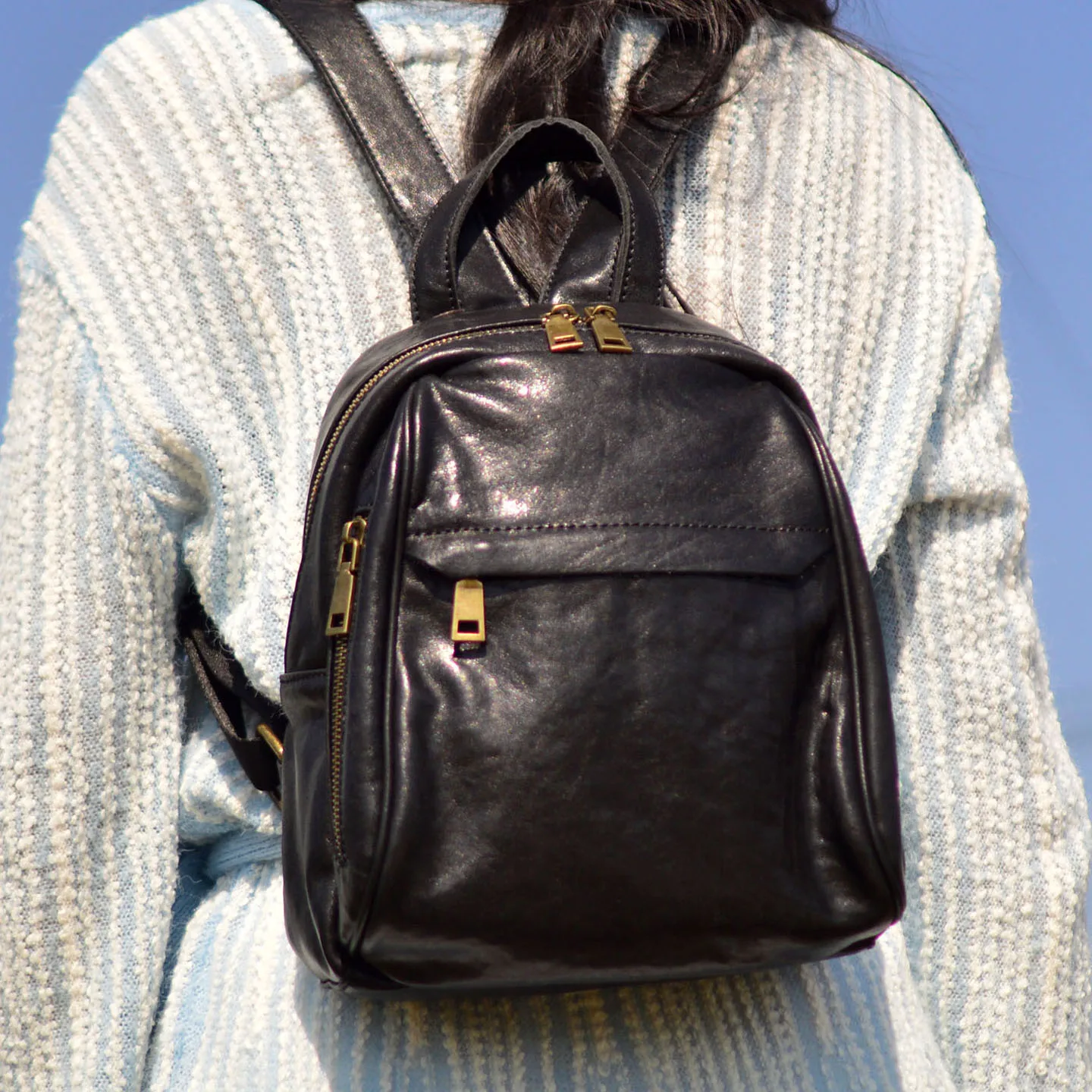 

AETOO Leather mini crossbody bag for women in black, made from top-grade cowhide, with retro gold buttons. Perfect for daily com