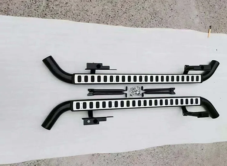 Рисунок 4 - Белые, черные железные подножки Nerf