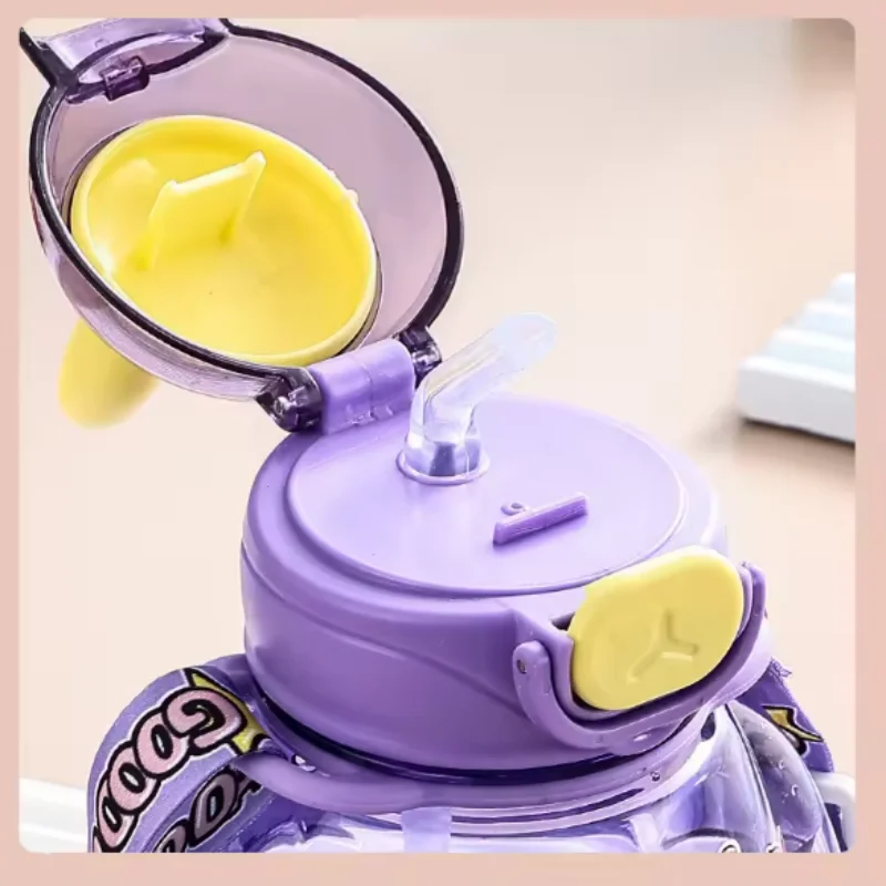 650ml ドーパミンキッズストローウォーターカップ漫画学生カップかわいいスポーツカッププラスチック製水筒ストラップ付き携帯用