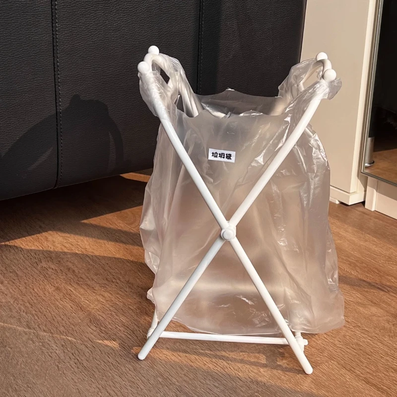 Folding garbage racks do not take up space trash cans