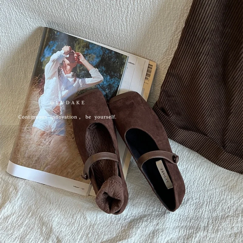 

Elegant Square-Toe Mary Jane Shoes For Women, New Autumn And Winter Suede Flat Shoes, One-Strip With Skirt Retro Single Shoes