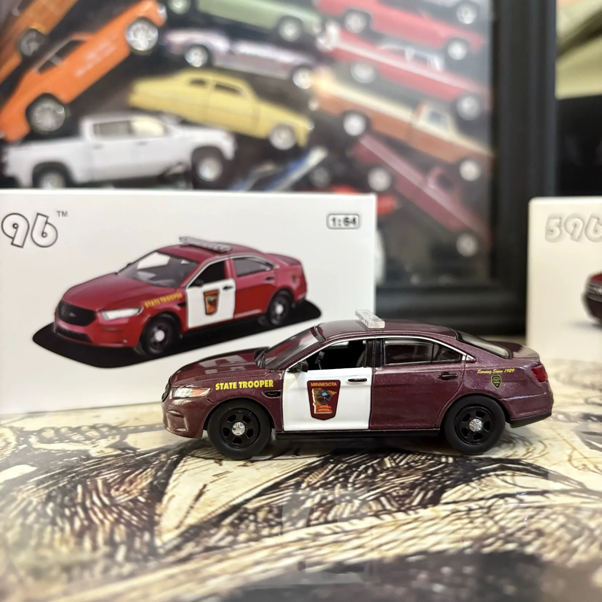 

596 1:64 Taurus Minnesota State Trooper painted car model