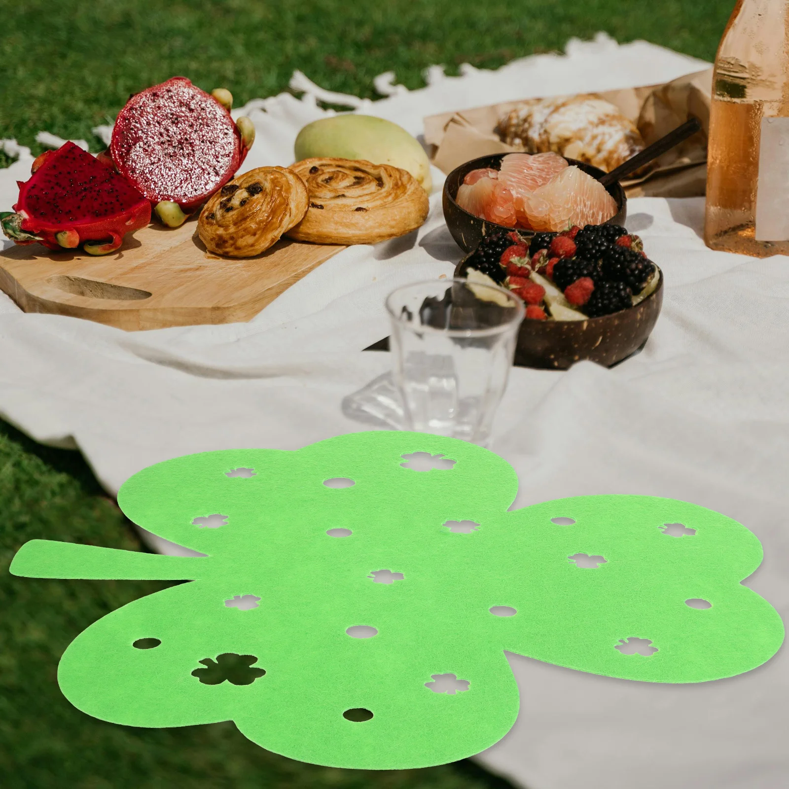 

8Pcs Shamrock Felt Placemats Cute Green Table Mats St Patricks Day Decorations Holiday Dining Accessories St Patrick Ornaments