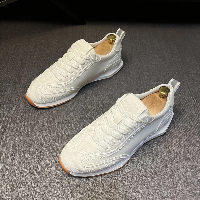 أحذية رجالية عصرية متعددة الاستخدامات ونعل وتر اللحم البقري، أحذية بيضاء للرجال، أحذية رياضية ترفيهية بنعل ناعم قابلة للتنفس