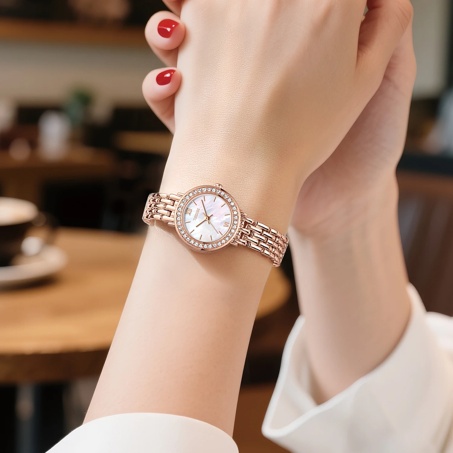 ساعة نسائية دائرية مقاومة للماء بحزام معدني من حجر الراين بتصميم عصري كوارتز مقاومة للماء