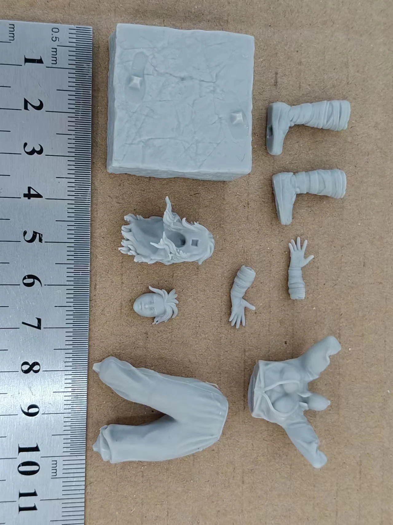 Figurka żywiczna w skali 1/24 Noi Nsfw DIY Dwie wersje Model do samodzielnego montażu Niezmontowany Niepomalowany Rzeźba zabawki