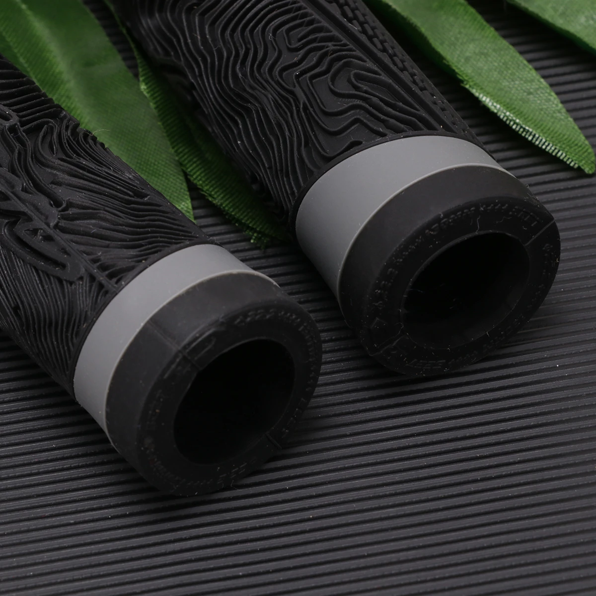 

Anti-slip Handle Cover Replacement Grip Mountain Cycling Grips Silicone Handlebar Ends Shockproof