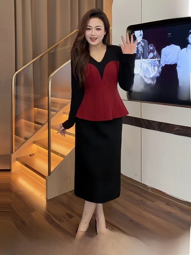 

Комплект женской зимней модной одежды больших размеров: юбка А-силуэта с высокой талией, базовая блузка с длинным рукавом, цветные блоки, цветочный узор с овощным принтом