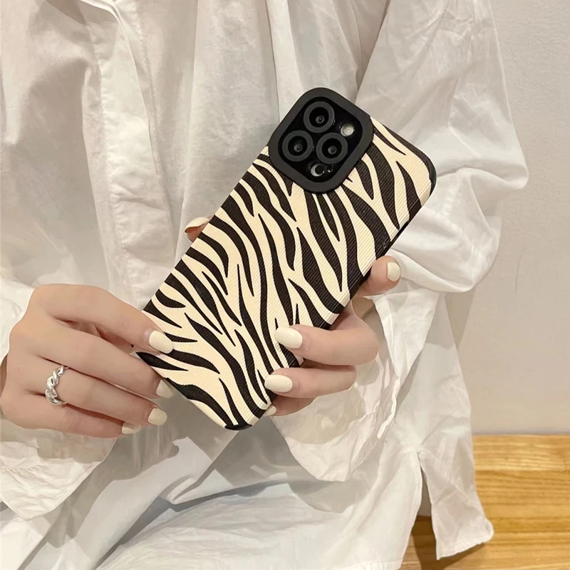 Luxury Wrinkle Zebra Pattern Phone Case For iPhone 11 12 13 14 Pro Max 14Plus 7 8 Plus X XR XS Max Soft Cover Protecion Shell