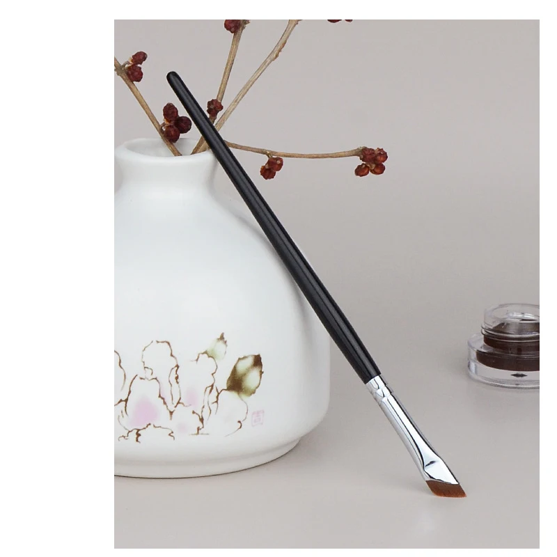 Thin Eye Liner Makeup Brush Winged Unique Shaped Precision Control Smooth Liquid Gel Liner Cosmetic Brush Tool