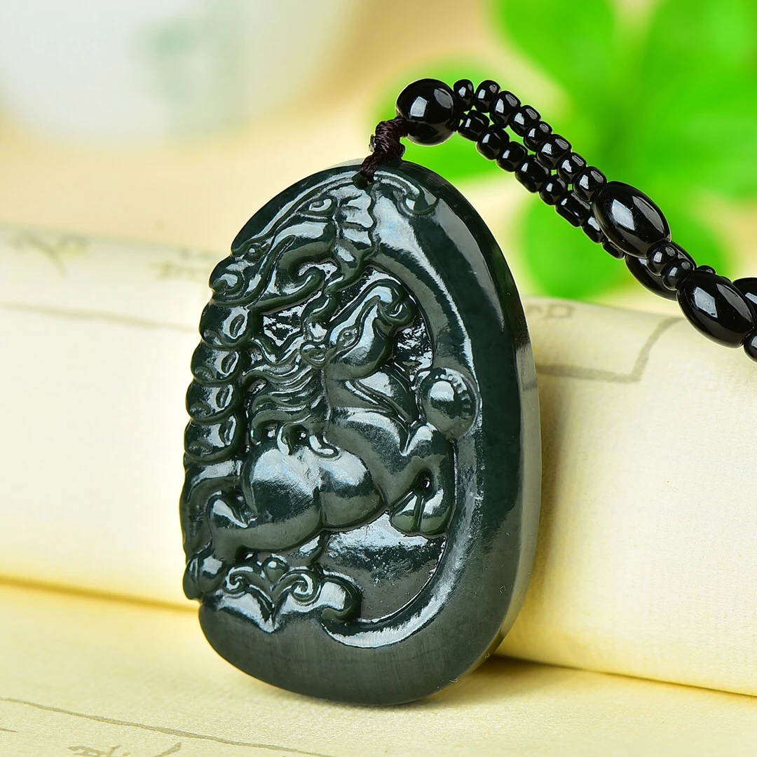 

Натуральный нефрит зеленый нефрит зодиакальная лошадь очаровательный свитер цепочка ожерелье для мужчин женщин китайский нефрит Хэтянь деньги лошадь кулон ожерелье