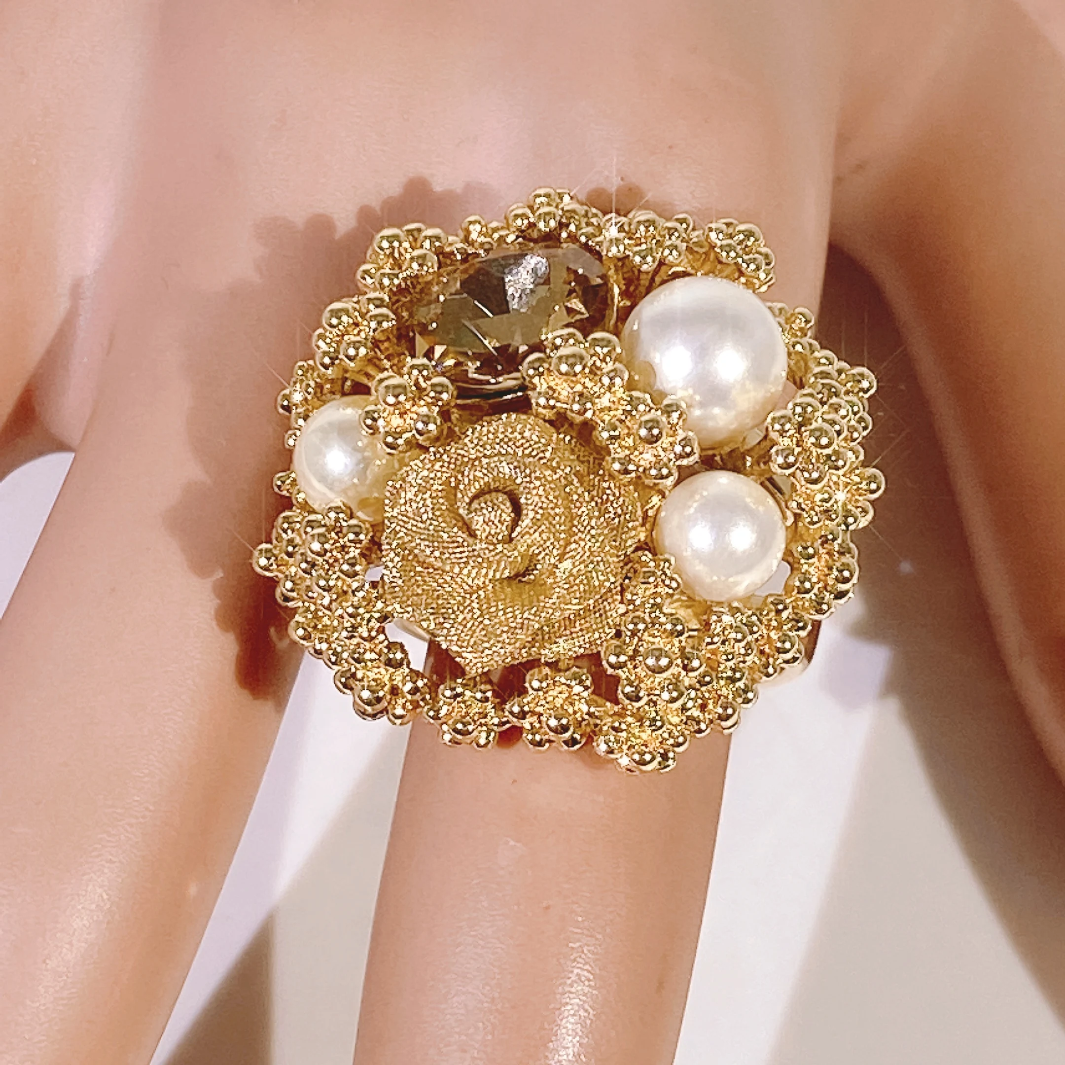 

Stainless Steel Chunky Gold Plated Pearls Ring Women Statement Fashion Flower Big Large Rings Hyperbole Jewelry For Ladies Girls