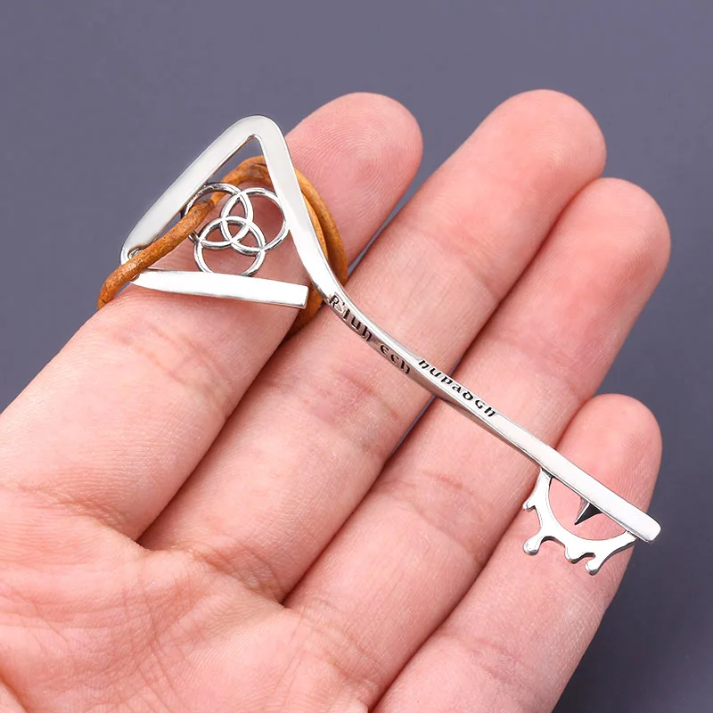 Cthulhu Mythos Necronomicon Star Elder Sign Amulet Keychain Miskatonic University Pendant Key Chain for Women Men Keyring Gift