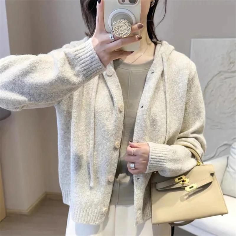 Strickjacke aus 100 % Wolle, Damen-Kapuzenpullover, modische, kurz geschnittene, gestrickte europäische und amerikanische Trend-Damenjacke mit langen Ärmeln