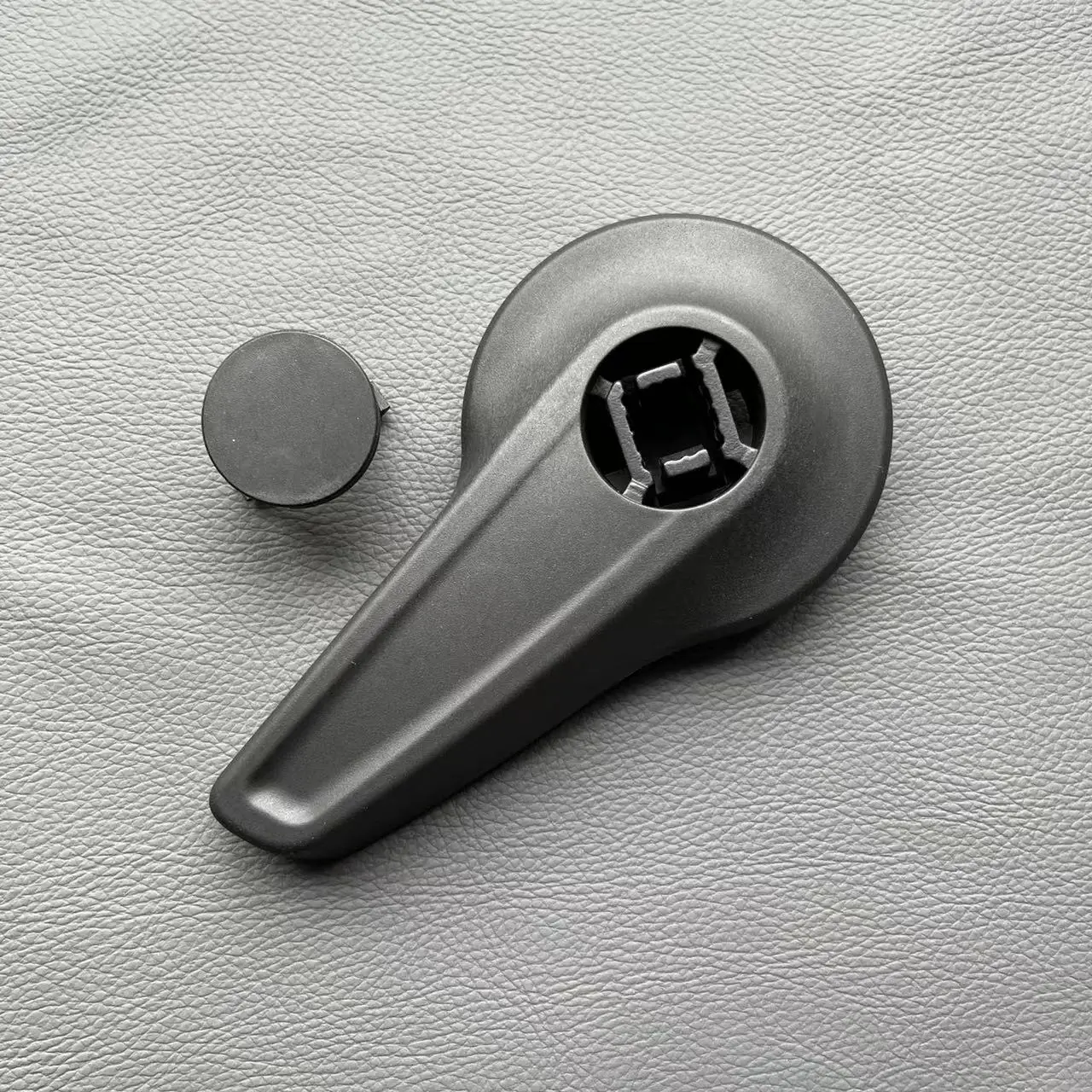 5N0 881 606 82V Rechter Sitzverstellungsgriff Neigungsgriff Schwarz Beige Für VW Tiguan 2009-2015 Sharan 5N0881470 – Detail 4