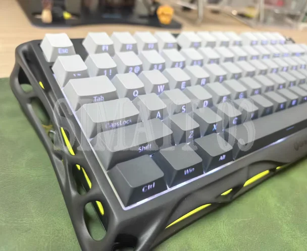 لوحة مفاتيح ميكانيكية لاسلكية GravaStar K1 Pro 75% - 79 مفتاحًا بإضاءة خلفية RGB مع مفاتيح خطية #1