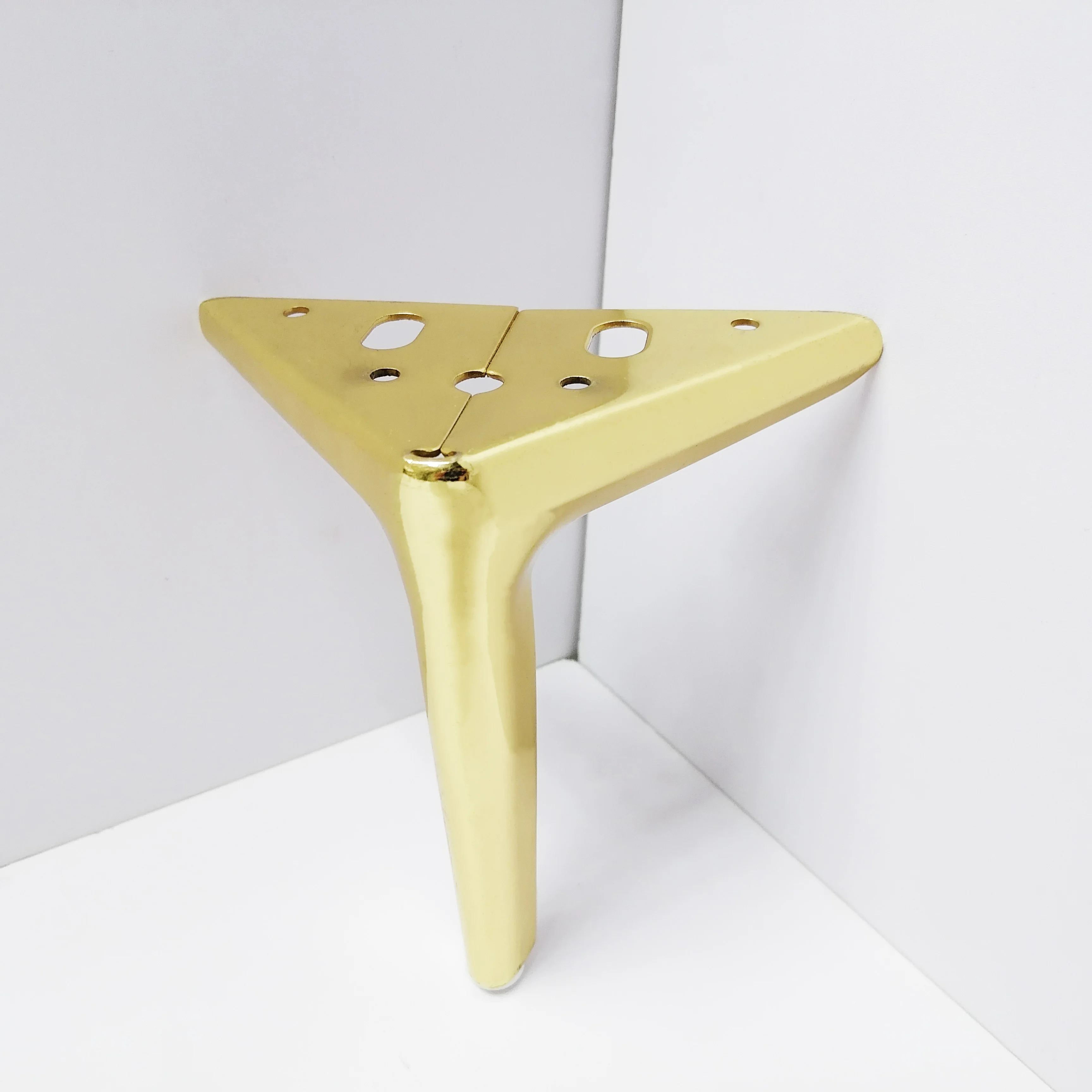 4-pecas-de-acessorios-para-moveis-em-promocao-pes-de-metal-dourados-em-triangulo-para-sofa-e-armario-para-sala-de-estar