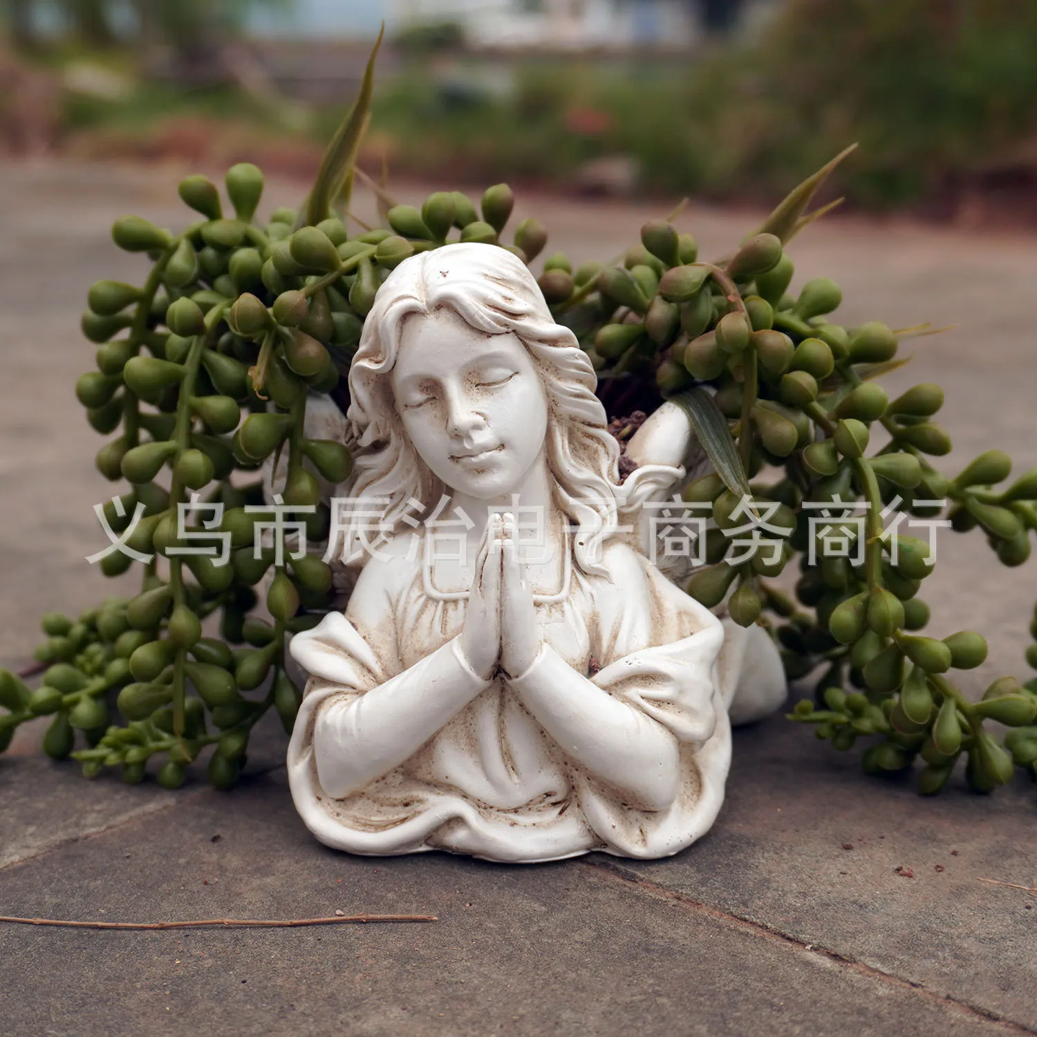 

A new prayer angel resin flower pot is suitable for garden decoration and courtyard atmosphere layout