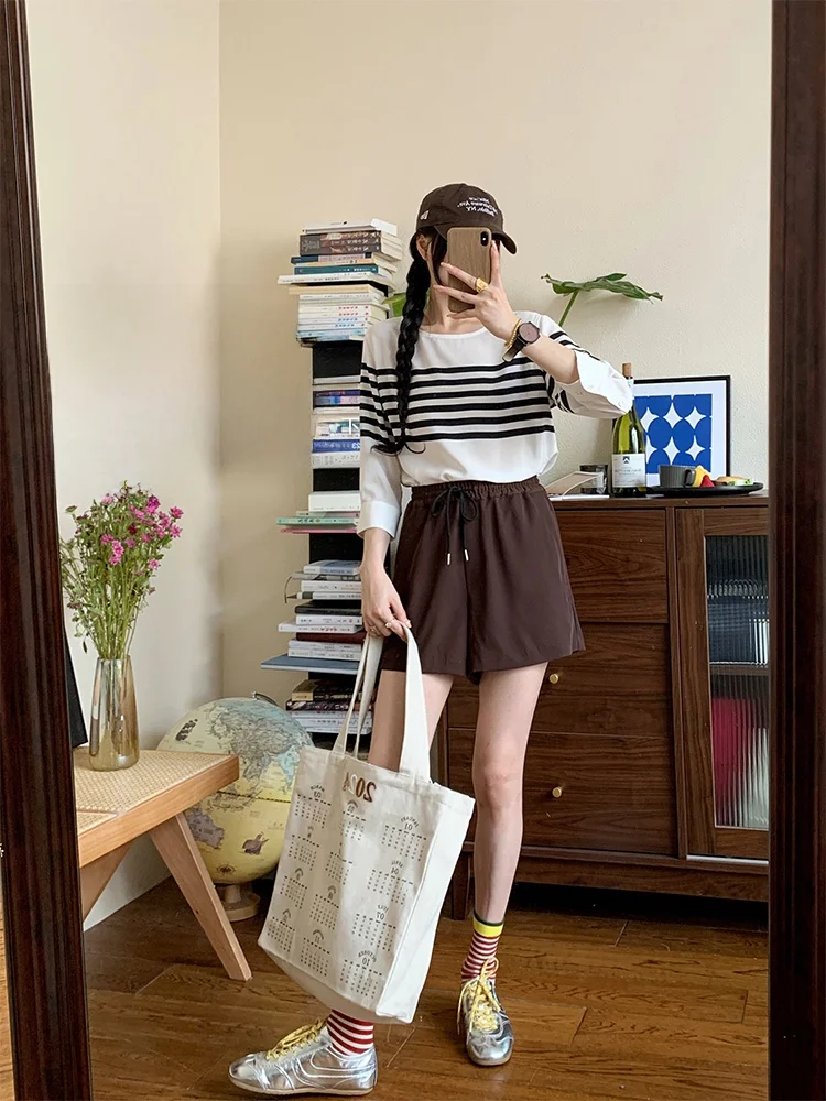 

Шелковая футболка с рукавом три четверти: прохладная, струящаяся, летняя, для повседневной носки, модная, классическая, в морскую полоску, красивая и удобная.