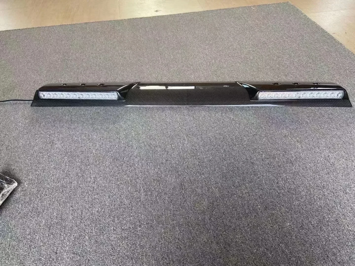 

Car Body Parts Roof Spoiler Wing With Led Light For Mercedes Benz G-class W464 G500 G550 G63 G350 modified